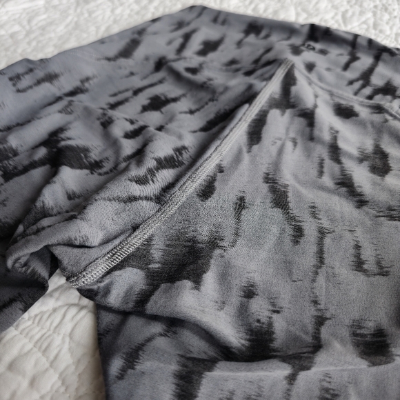 Lululemon InStill High-Rise Crop Tight 23" - Camo Asphalt Grey Black - Picture 13 of 15